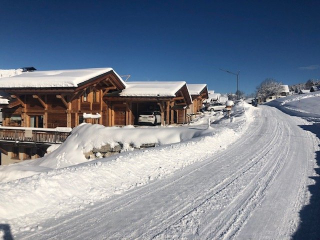 DANS HAMEAU CALME  SKIS AUX PIEDS